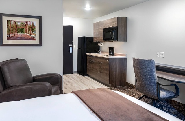 Rooms Near Dahlgren Railroad Heritage Trail with Full Kitchen - 3 Units!