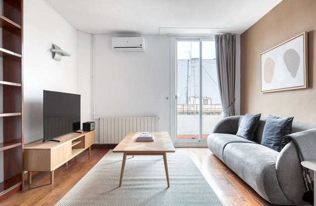 Roomy Antiga Esquerra de l'Eixample 1BR w/ Balcony, by Blueground