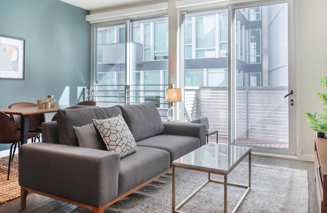 Roomy SoMa 1BR w/ Gym, Roofdeck, BBQs, walk to Tech HQs by Blueground