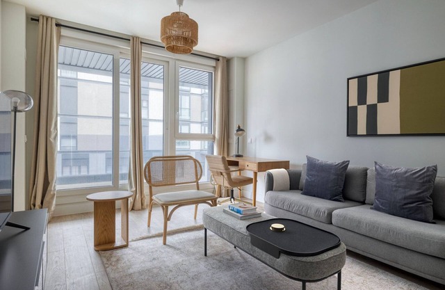 Roomy Ventilla 2br w/ Swimming Pool, Doorman & Elevator, by Blueground