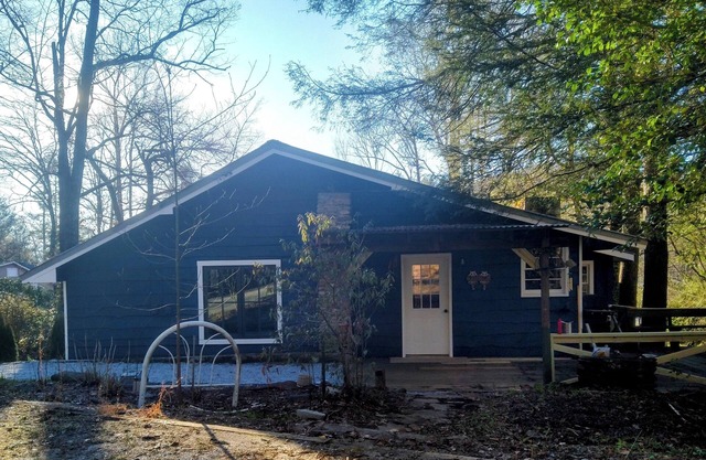 Rose Bud Cottage by Lake Burton!