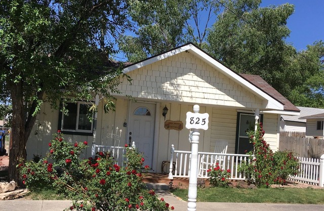 Rose Haven Cottage es una casa pequeña y cómoda. En el corazón de Montrose.