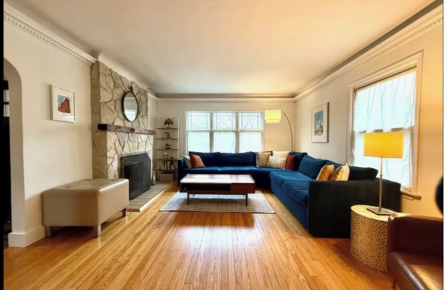 Royal Oak Retreat, King Bed, Crib & Gym + Sauna