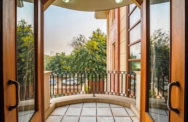 Royal Residence On MG Road