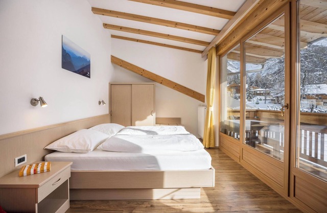 Runcac - Apartamento Gomina con vistas a la montaña, Wi-Fi y balcón