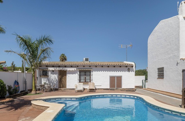 Casa rural 'Pepe' con piscina compartida, Wi-Fi y aire acondicionado