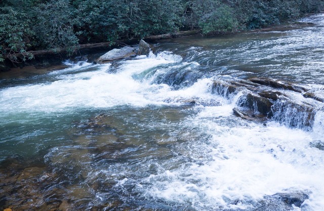 Rushing River Log Cabin en Georgia Mountain Wine Country cerca de Dahlonega