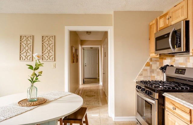 Rustic 2 Story w/ Downtown Views & Private Parking