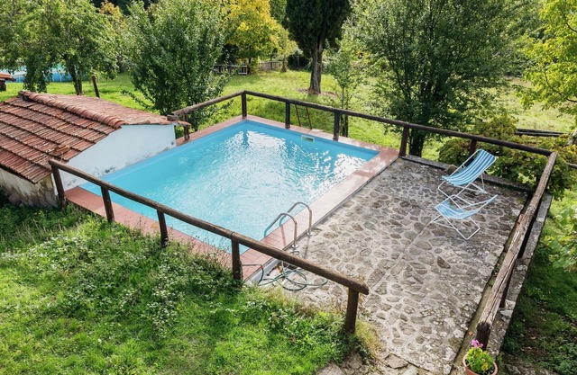 Chalet rústico con piscina