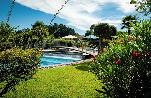 Apartamento de dos dormitorios con piscina compartida y parque infantil