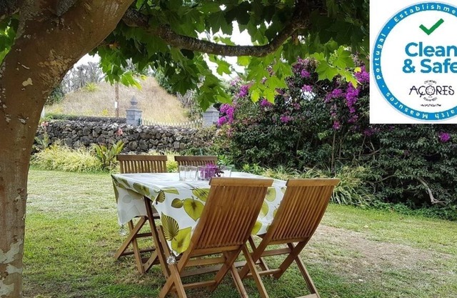 Casa rústica con jardín