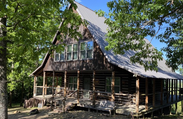 Special 6/5-8!! Rustic log cabin in the hills of Arkansas!