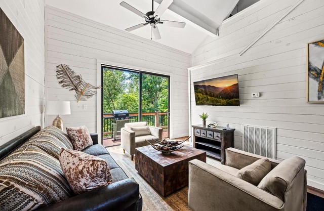 Rustic Ripples Chalet