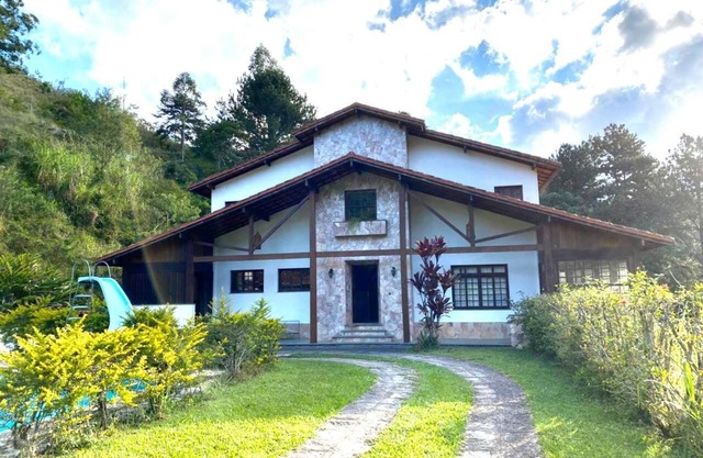 Sitio rústico - 5 suites