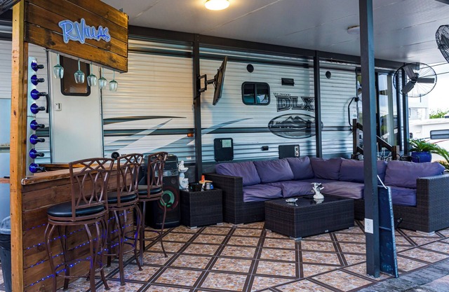 RV/ Camper Calusa Resort and Marina