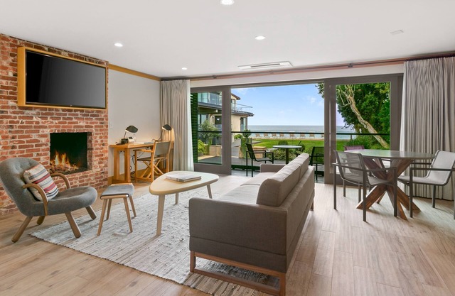Luxury Suite with Fireplace and Ocean Views