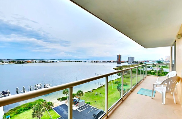 Sabine Yacht & Racquet 8D | 2BD/2BA | Bayfront/Across from Beach/Pool/Boat Slips