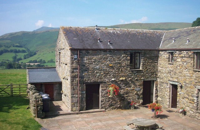 SADDLEBACK BARN, pet friendly, with a garden in Mungrisdale