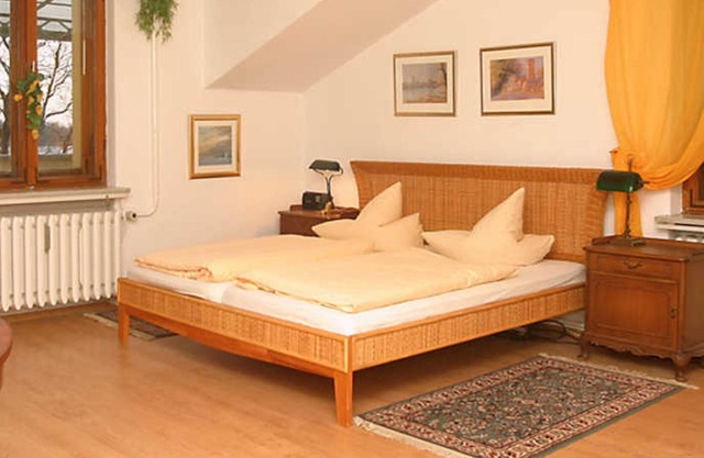 Salón - Potsdam: Pension Am Tiefen See