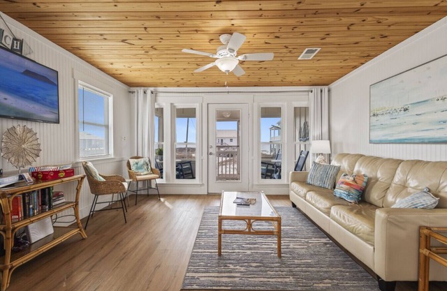 Charming Updated Beach Cottage in Fort Morgan, AL