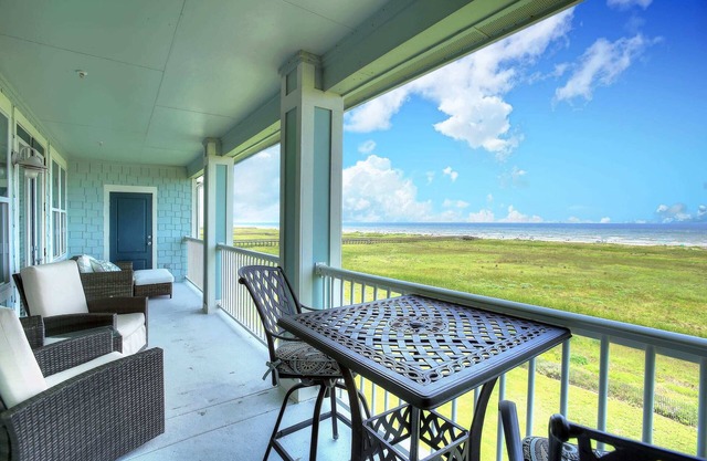 Frente a la playa !! Reserve ahora para la diversión de vacaciones en Salty Air Retreat!