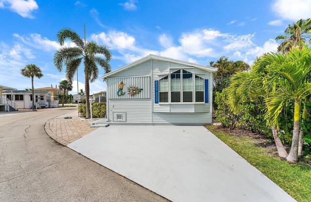 Salty Mermaid: Charming Beach Cottage in Beautiful Jensen Beach