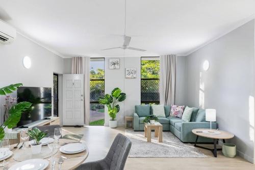 Sandalwood Oasis Tropical Serenity near Waterfront