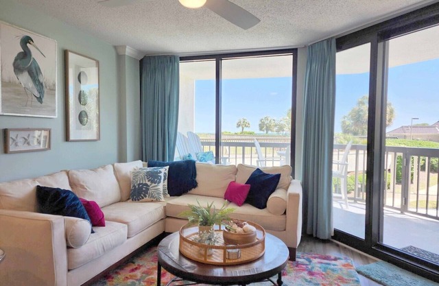 Sandpiper CRC1B - Beautiful Condo, Private Stairs to Pool