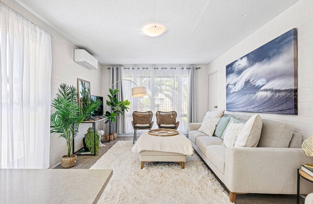 Sandy Shores Unit 5, 150m Flat walk to Beach