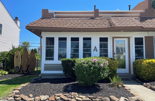 Sandy toes Coastal Getaway-walk to the beach! #beach#surf#barrierisland