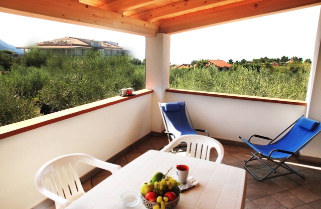Sangeni Vacation Rentals - Apartamento n. 6, en el primer piso con una gran terraza