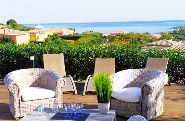 Sant'Ambroggio: Apartamento de lujo con vistas al mar, residencia privada con piscina, 6 pers.