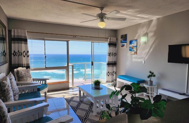 Santana 804 Beachfront Apartment with spectacular sea views