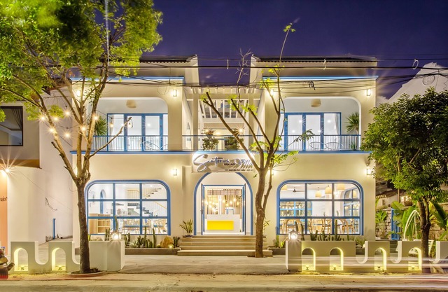 Santorin HoiAn Villa