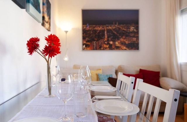 Sants Station Family Apartment. With Alexa voice assistant &Air Conditioned