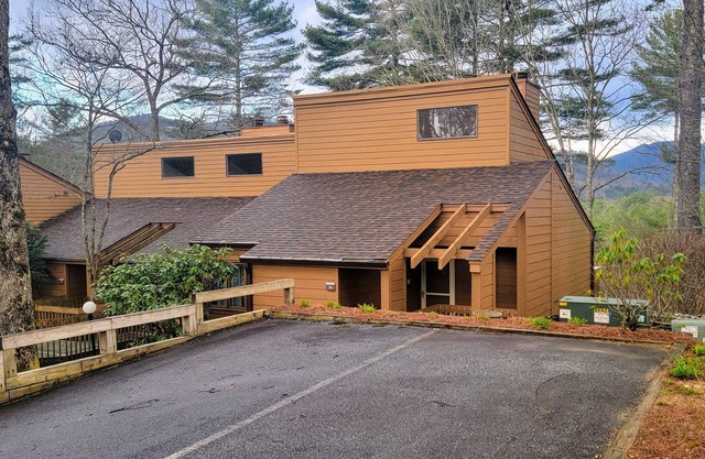 Sapphire Ridge Townhouse, Sapphire Ridge Townhouse