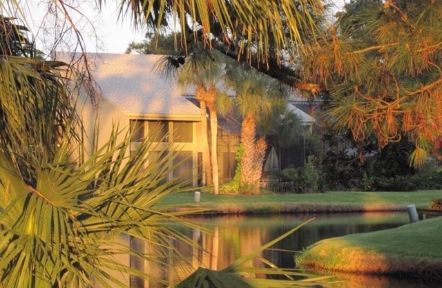 Condominio Sawgrass con relajantes vistas a la laguna