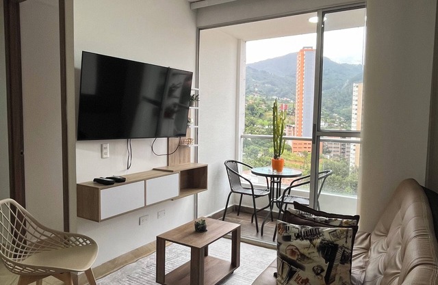 SB1326. Apartamento Sabaneta, central, hermosa vista a las montañas y la ciudad