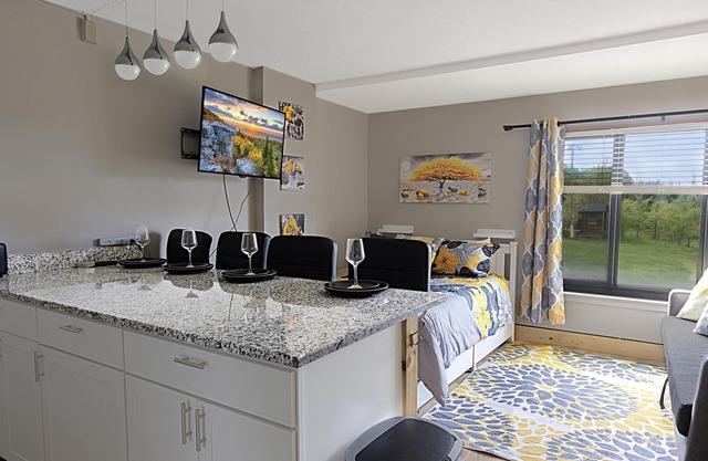 SC 2204: The Elevated Escape – Luxe Living Above the Clouds!