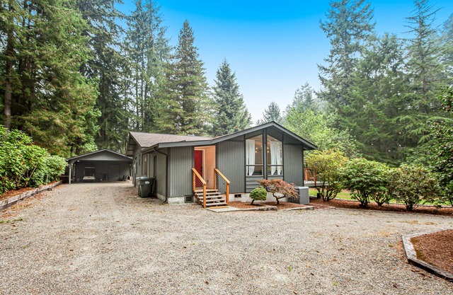 Scandinavian gem with hot tub, large deck, AC, & Riviera Community Club access