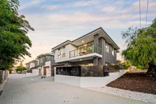 Scarborough Escape, New 3Br Suite,141