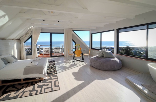Scarborough Loft: Your Stylish Seaside Retreat