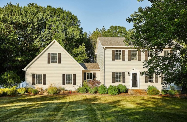 Beautifully Designed 4BR Home with Heated Pool and HotTub