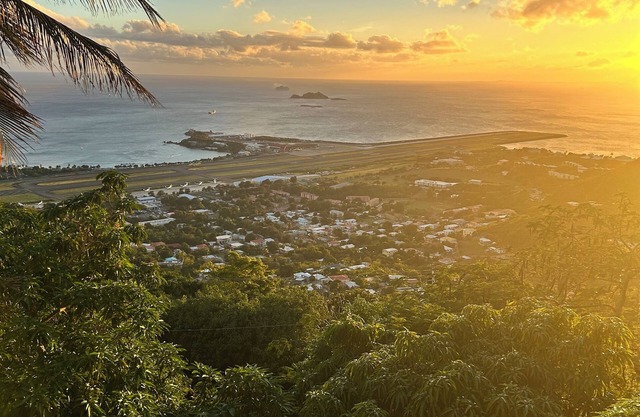 Scenic Island Escape w/ Free SUV, Ocean Views, A/C – Sleeps 5