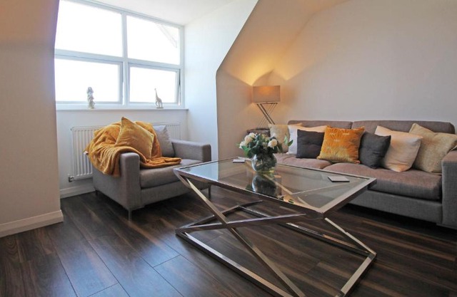 Sea front luxury apartment with sea views