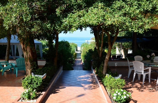VILLA FRENTE AL MAR - VILLA FERRERO DOMUS GAUDII A 50 METROS DEL MAR
