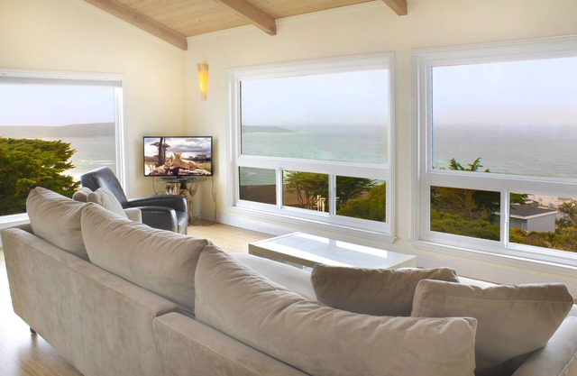 Sea Haven, casa contemporánea de un solo nivel con vista al Océano Pacífico