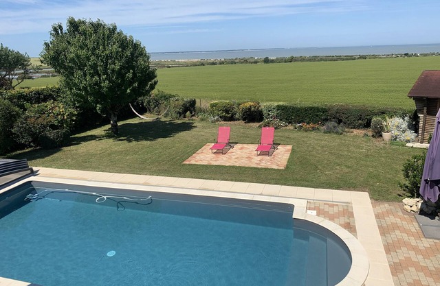 Casa en l'Houmeau con vista al mar ininterrumpida frente a l'ile de Re
