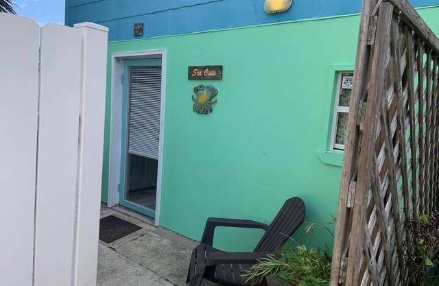 Sea Oats Studio -downtown y pasos de la playa!