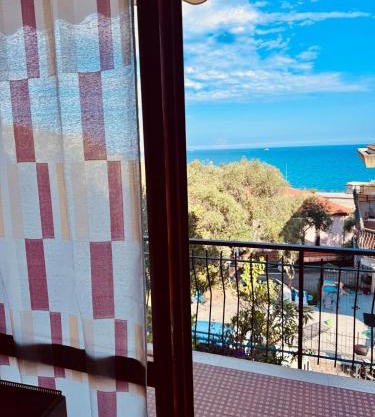 Sea View Apartment with Terrace & Free Parking